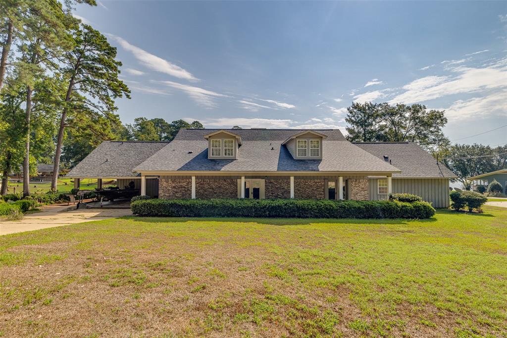 290 Lakeside Rd