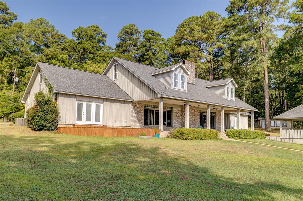 290 Lakeside Rd