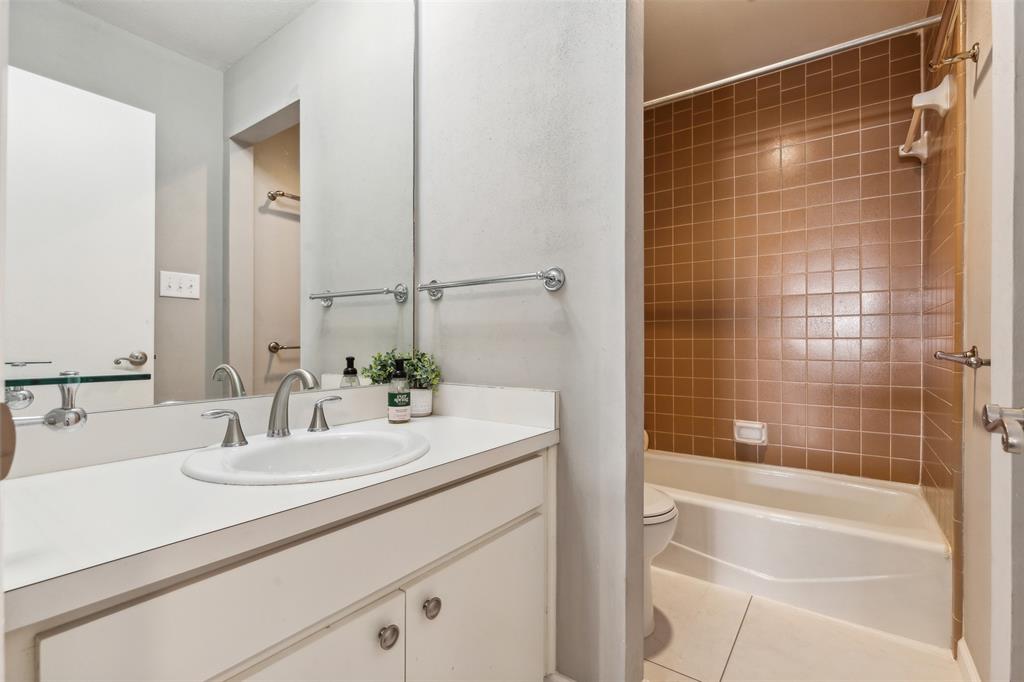 Sanguinet Condo Apts Ph 1 - Residential