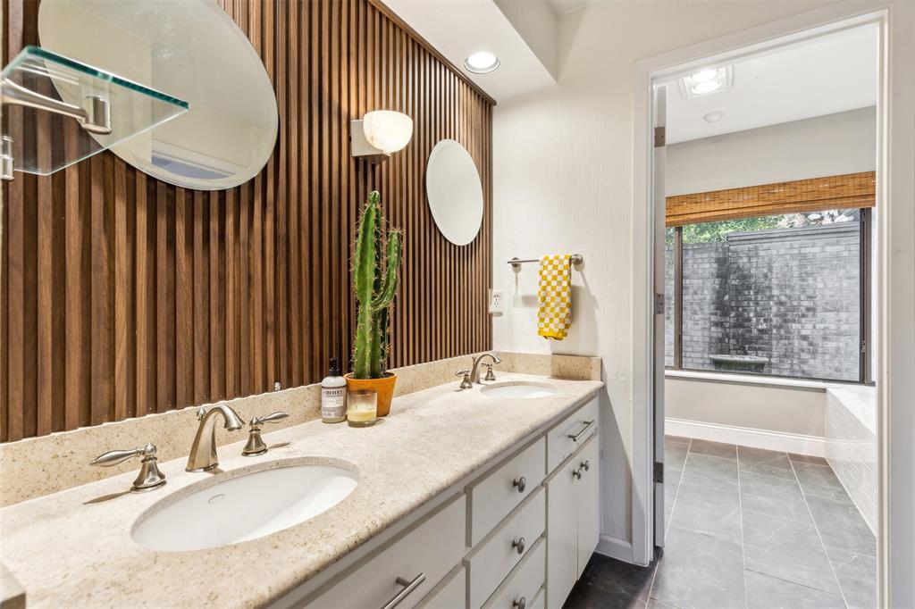 Sanguinet Condo Apts Ph 1 - Residential