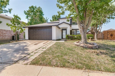 Photo of 1122 Mazourka Drive, Arlington, TX 76001 (MLS # 21419726)