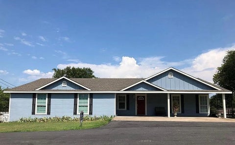 Photo of 270 Butcher Point, Gainesville, TX 76240 (MLS # 21359559)