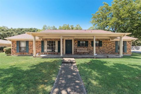 A home in Corsicana