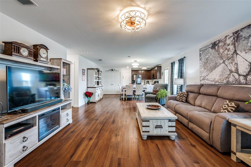 14081 Earlham Street
