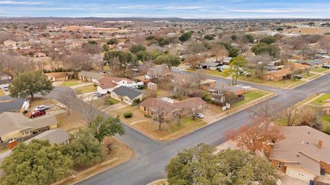 A home in Crowley