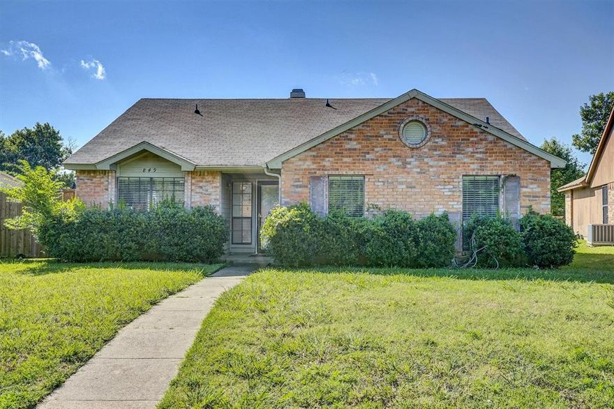**Charming Home in a Prime Location – Convenience Meets Comfort**

Welcome to this beautifully situated home in a quiet, family-friendly neighborhood, offering the perfect blend of tranquility and accessibility. Located just 3 minutes from Highway 67 and only 15 minutes from downtown Dallas, this property makes commuting a breeze.

Families will appreciate the close proximity to local schools, with an elementary, middle, and high school all just minutes away—ideal for growing households. Daily errands are simple with a grocery store only 3 minutes away, while a variety of fast food and dining options are just 5 minutes down the road, providing both convenience and choice.

This home offers not only a peaceful setting but also easy access to everything you need, making it the perfect place to settle in and enjoy all that the area has to offer. 

This home also has a brand new fence, hardwood floors, carpet, fixtures, paint, and cabinets. Updated, newly remodeled home.

Book showing on Broker Bay.

This property may qualify for a $5,000 Chase Homebuyer Grant.