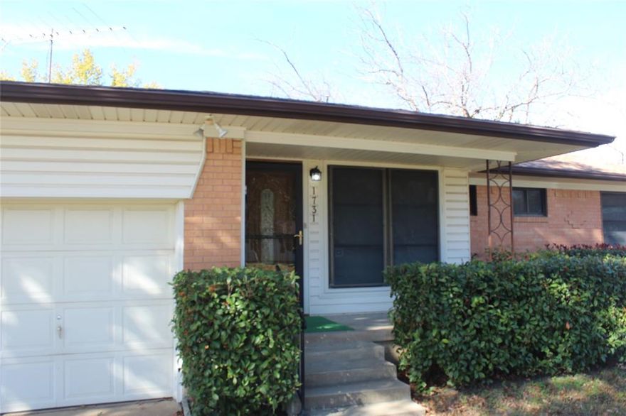 Charming 3 bedroom with 1.5 bath with so much to offer.   This well-maintianed home has been lovingly cared for by the same family for many years and is full of potential.  With a simple conversion, the layout could easily be a 2 full bath home.  The kitchen has tons of counter space and lots of cabinets.   Enjoy the spacoius backyard that is perfect for relaxing or entertaining, family gatherings and weekend BBQ's.  The home features some updates while offering oppurtunites to make it your own.  
Conveniently located with easy access to schools, major freeways and shopping and everyday amenities.