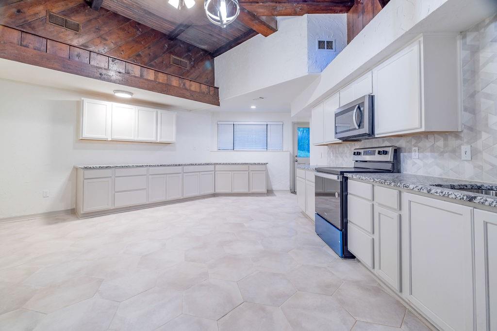 598 Stagecoach Trail
