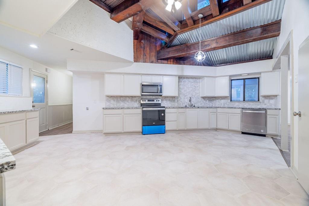 598 Stagecoach Trail