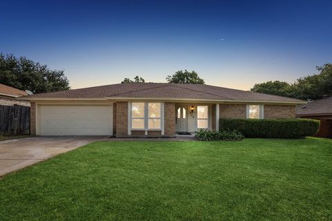 A home in Benbrook