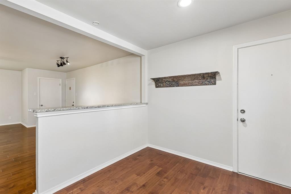 6040 Place Condos - Residential