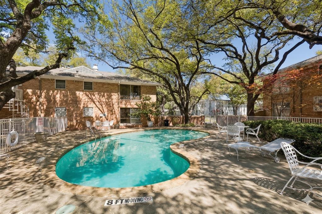 6040 Place Condos - Residential