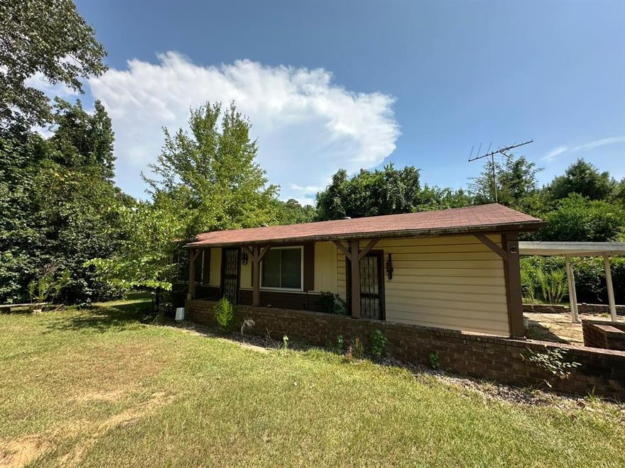 Great investment or starter home opportunity. Large lot (nearly one acre) with a huge shop! Near Lake Bistineau. House needs some TLC. inquire today.