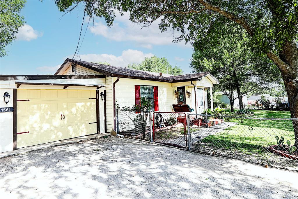 1561 Fm 1816
