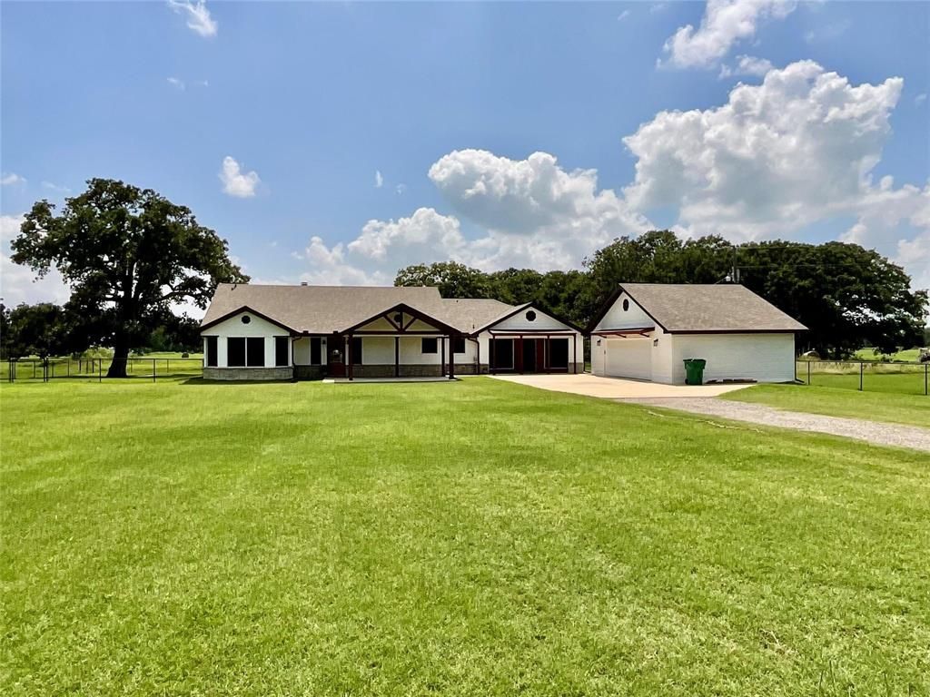 Photo of 800 N Seven Points Drive, Kemp, TX 75143 (MLS # 21157581)