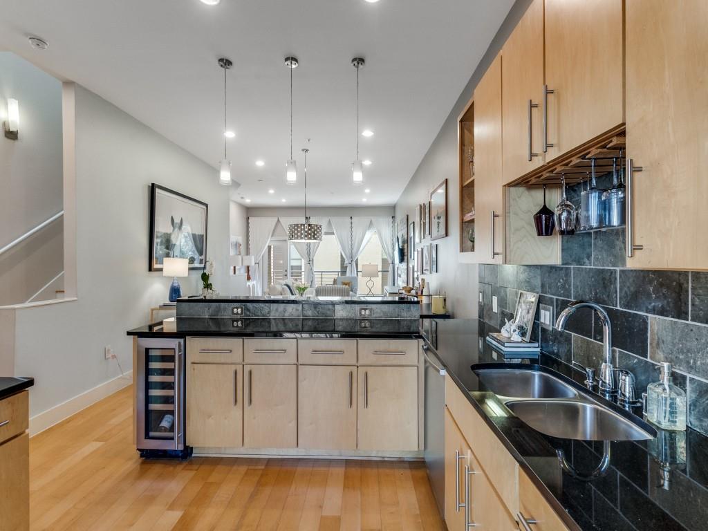 Twnhms 4111 - Residential