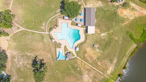 A home in Hilltop Lakes