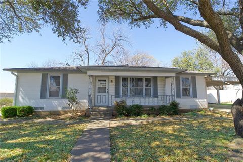 Photo of 609 Cedar Street, Muenster, TX 76252 (MLS # 21202953)