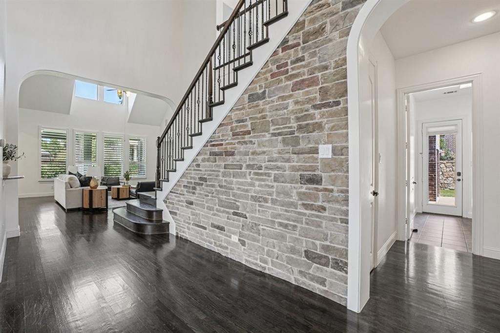 3 Hale Court