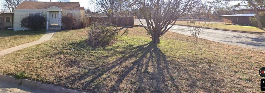 Well-maintained 3 bedroom, 2 bathroom home situated on a corner lot. The layout offers comfortable living with a functional floor plan, and ample natural light. Enjoy the added outdoor space and flexibility a corner lot provides, with room for parking and everyday use. Convenient access to nearby shopping, dining, and major routes.