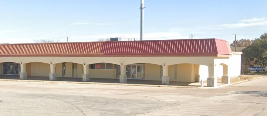 Grab this great lease opportunity at Saturn and Kingsley Rd in Garland, TX. This 4,000SF retail space is ready for your business in a strongly populated location. We have up to 7,300SF available if you need more space!

This open-plan retail space in a popular shopping area may accommodate retail businesses, offices, or restaurants.

Central heat and air and extensive parking make the facility ideal for local and visiting shoppers.

Your company will be visible and attract clients with 18,345 VPD on Kingsley and 15,060 VPD on Saturn.

Competitive modified gross lease terms are available, with the term and tenant improvements budget negotiable to fit your company needs.

Find an accessible, high-traffic shop location in a flourishing community here. To view or learn more about this rare lease opportunity, contact us immediately. This is your chance to locate your company in Garland, TX!
