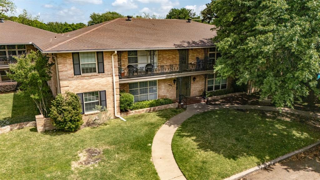 Prestwick Manor Condominiums - Residential