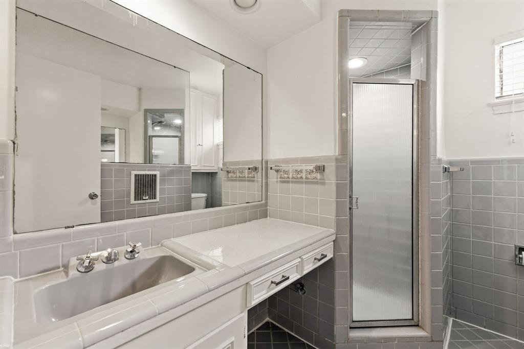 Prestwick Manor Condominiums - Residential