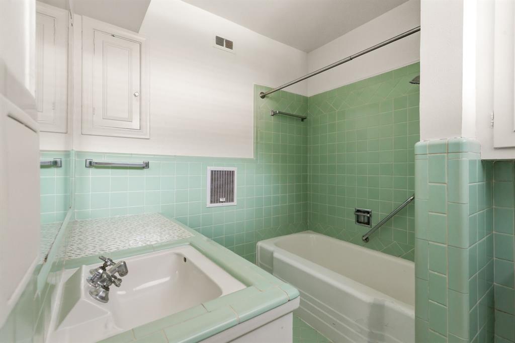 Prestwick Manor Condominiums - Residential
