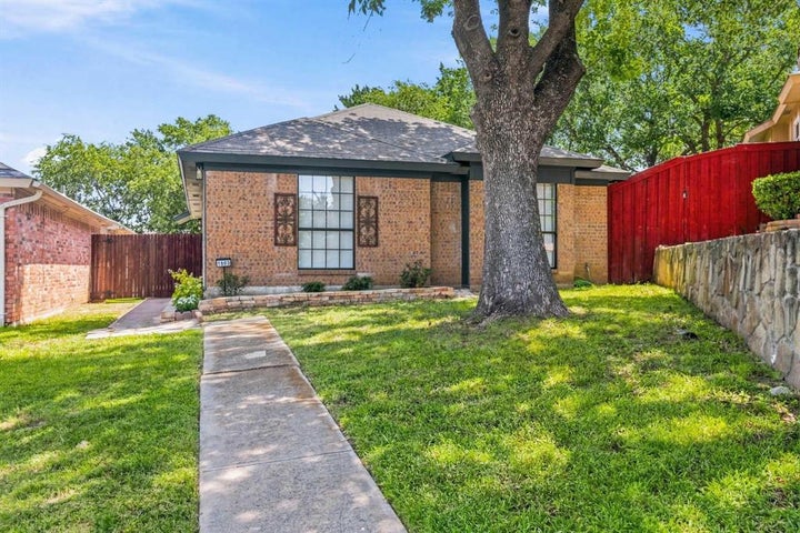 Photo 1 of 25 — 1803 Sherwood Place, Carrollton, TX 75006