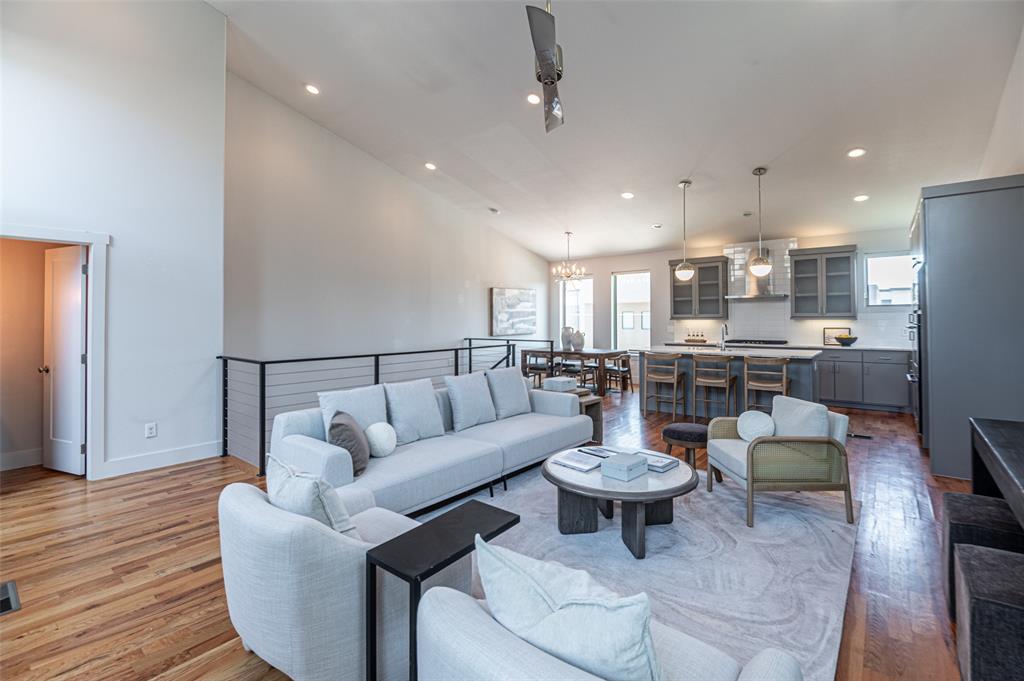 2421 N Garrett Avenue 3