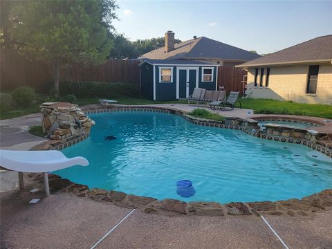 3817 Larkin Lane Garland TX 75043