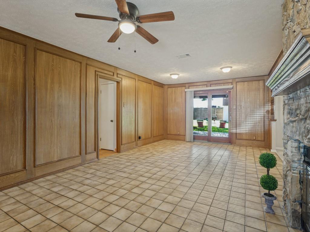 2912 Linden Lea