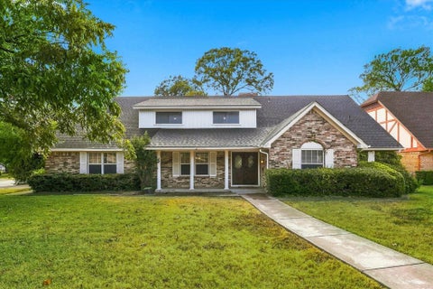 Photo of 919 Green Hills Road, Duncanville, TX 75137 (MLS # 21382953)