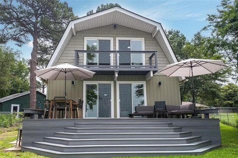 Photo of 166 Ocean Drive, Gun Barrel City, TX 75156 (MLS # 21179492)