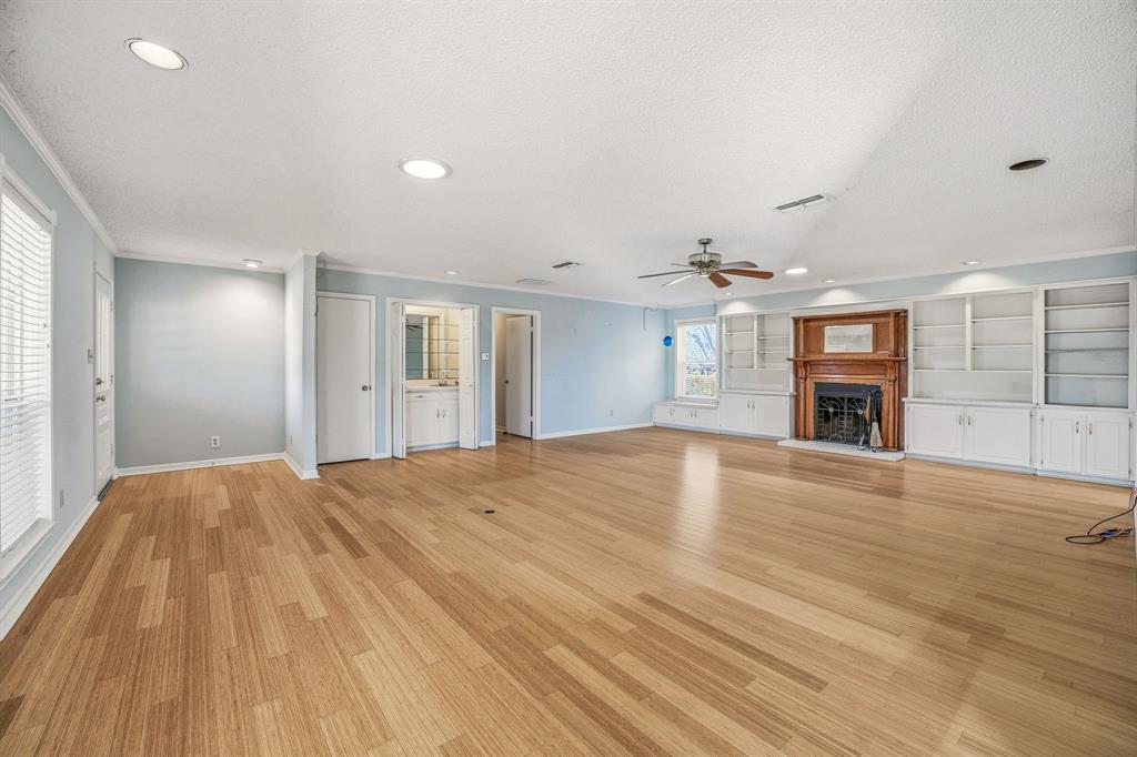 6104 N Waverly Court