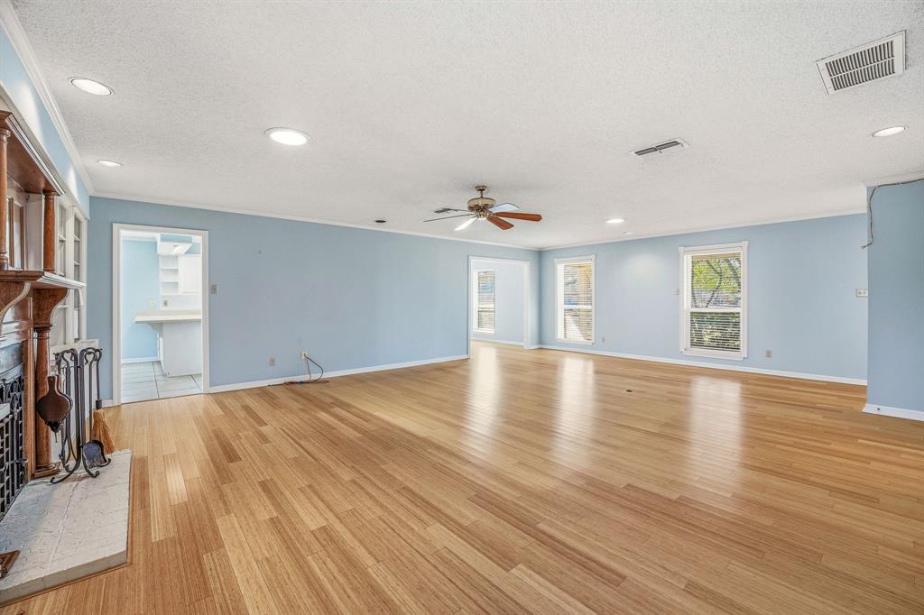 6104 N Waverly Court