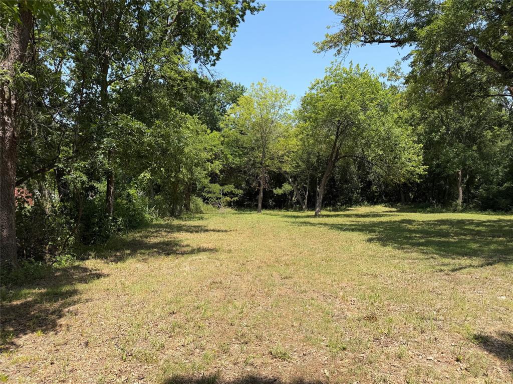Photo 1 of 16 — 901 S Bryant Avenue, Sherman, TX 75092
