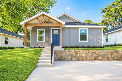 Photo of 422 E Shepherd Street, Denison, TX 75021 (MLS # 21263675)