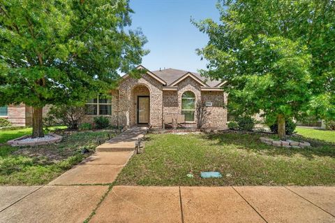 Photo of 1731 Overlook Drive, Lancaster, TX 75146 (MLS # 21307604)
