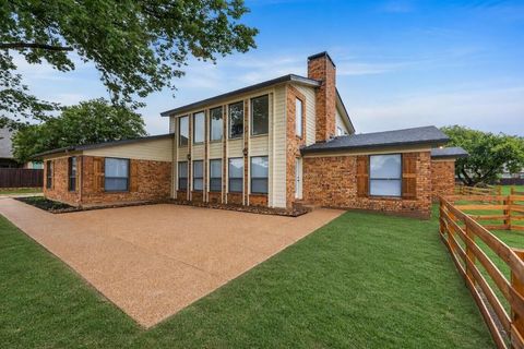 Photo of 2720 E Seeton Road, Grand Prairie, TX 75054 (MLS # 21250371)