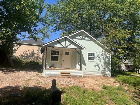 Photo of 521 Morgan Street, Bonham, TX 75418 (MLS # 21132382)