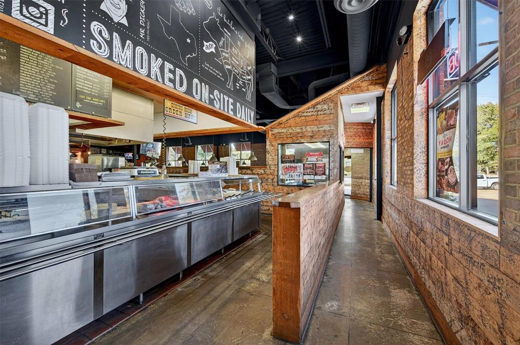 DICKEYS BLK 1 LT - Commercial Sale