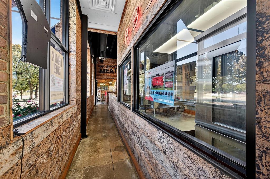 DICKEYS BLK 1 LT - Commercial Sale