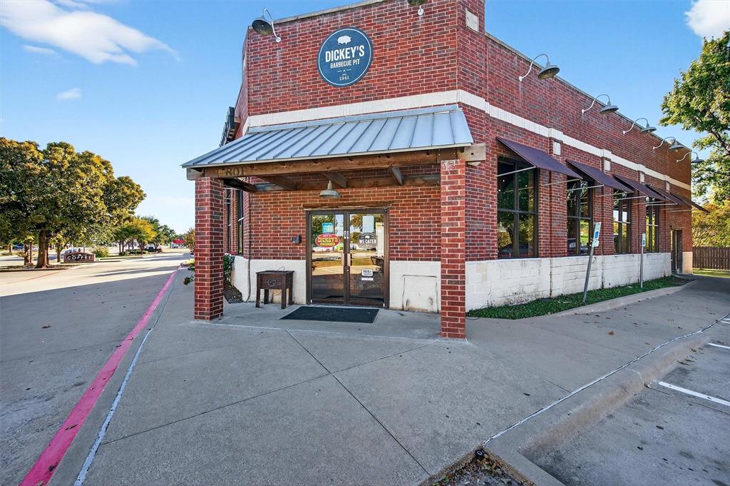 DICKEYS BLK 1 LT - Commercial Sale