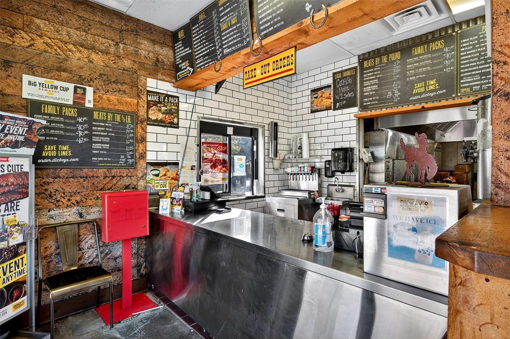 DICKEYS BLK 1 LT - Commercial Sale