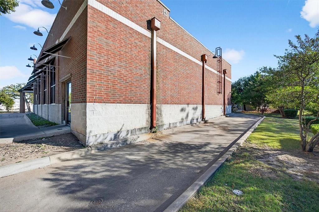 DICKEYS BLK 1 LT - Commercial Sale