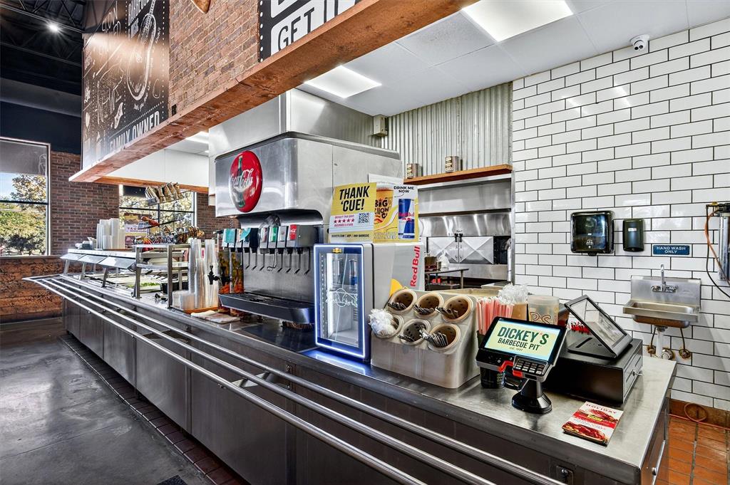 DICKEYS BLK 1 LT - Commercial Sale
