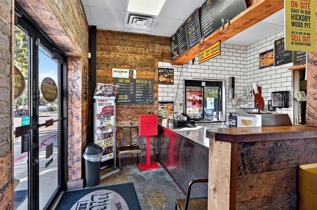 DICKEYS BLK 1 LT - Commercial Sale