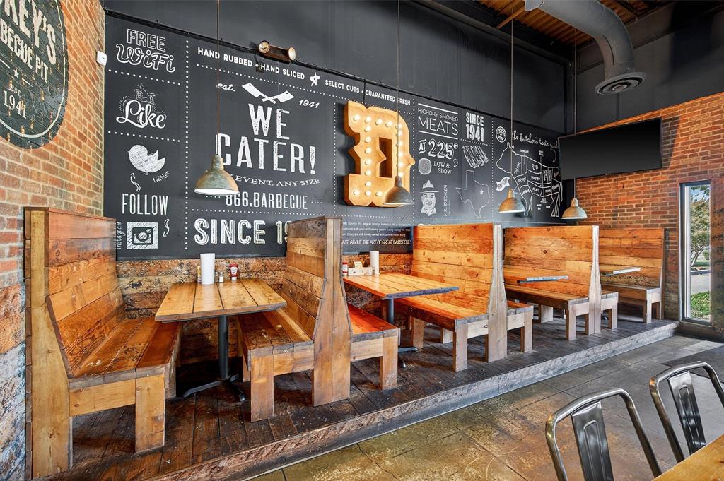 DICKEYS BLK 1 LT - Commercial Sale