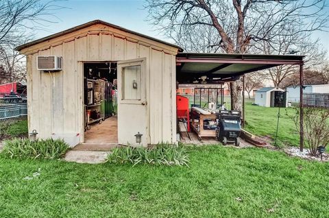 A home in Benbrook